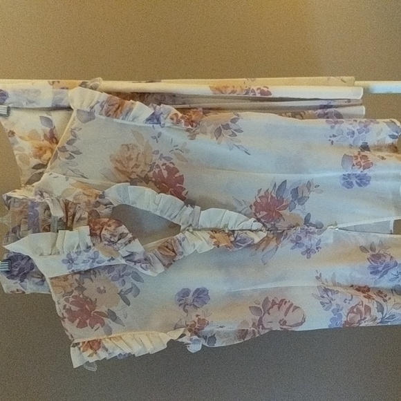 St. John couture silk two-piece set sleeveless blouse and a line pleated skirt. - Picture 12 of 16